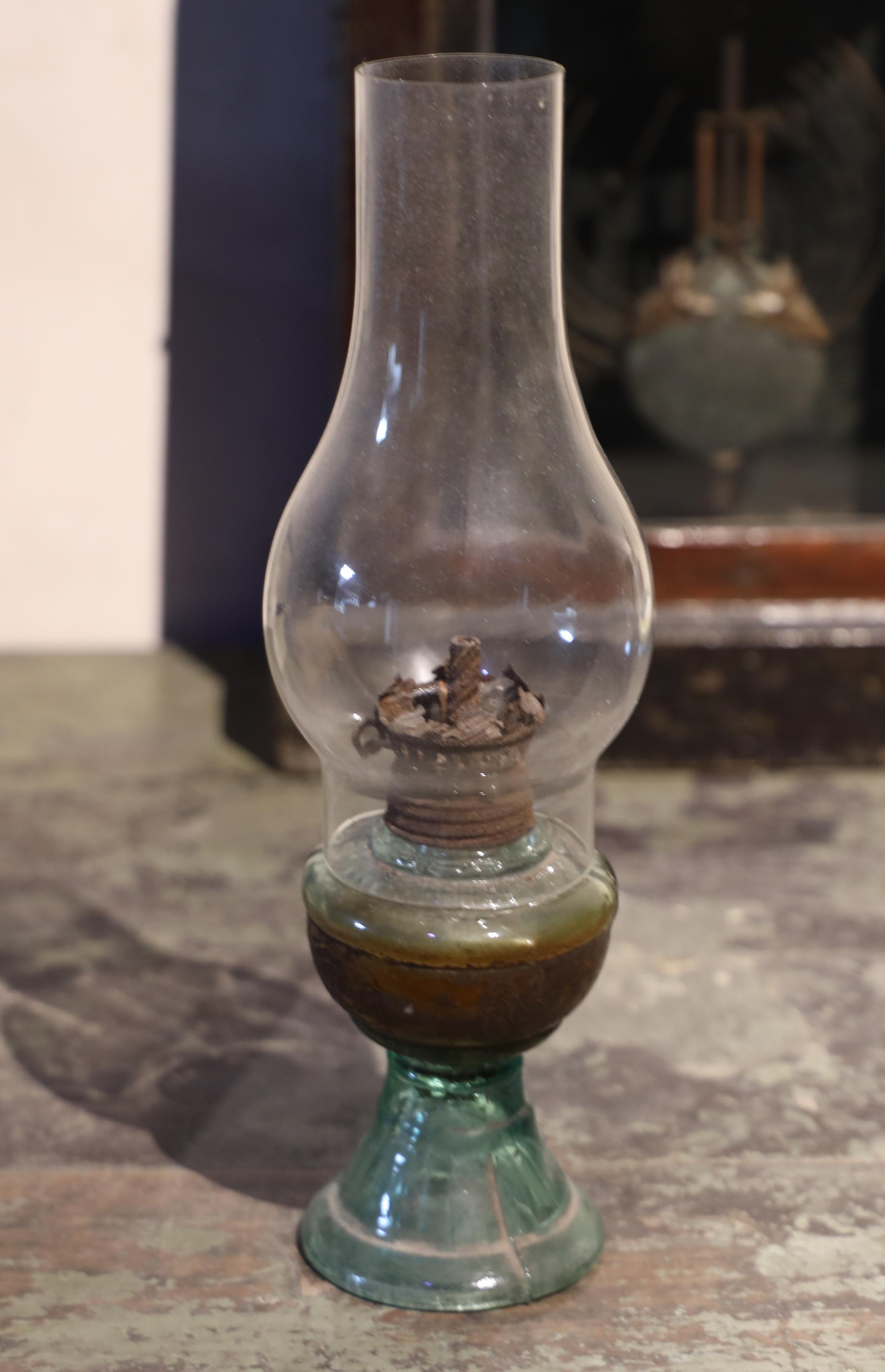 江津陈独秀旧居陈列馆-带罩煤油灯